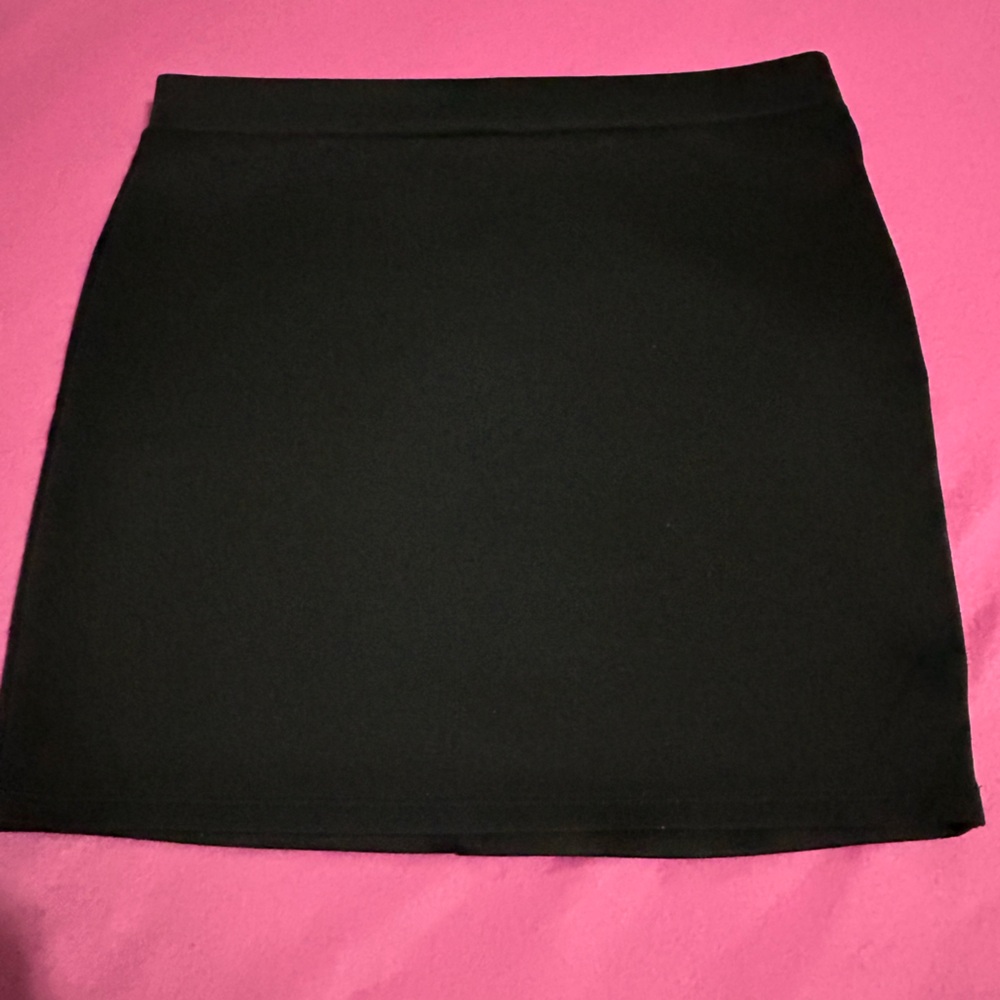Forever21 size large black mini skirt